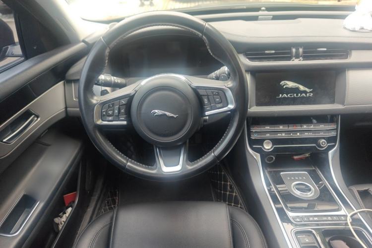 Used Jaguar XFL 2020 XFL 2.0T P200 Two-Wheel-Drive Elite Edition Steering Wheel