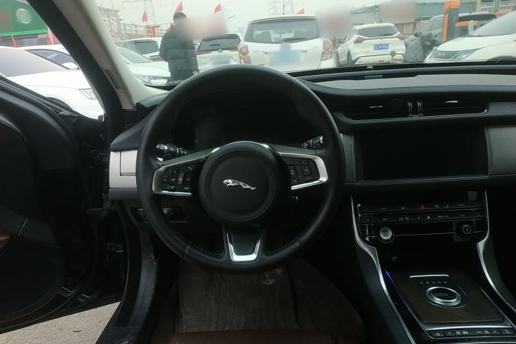 Used Jaguar XFL 2020 XFL 2.0T P250 Two-Wheel-Drive Luxury Edition Steering Wheel