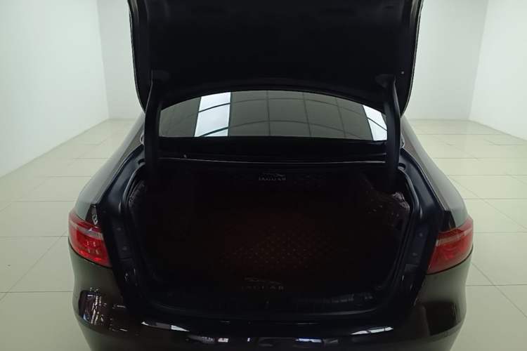 Used Jaguar XFL 2020 XFL 2.0T P250 Four-Wheel Drive Luxury Edition Trunk