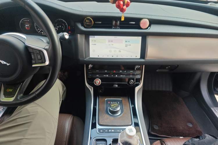 Used Jaguar XFL 2020 XFL 2.0T P250 Four-Wheel Drive Luxury Edition Audio And AC Panel