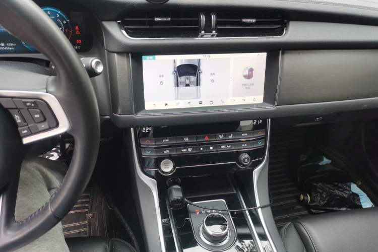 Used Jaguar XFL 2020 XFL 2.0T P200 Two-Wheel-Drive Rally Flag Edition Audio And AC Panel