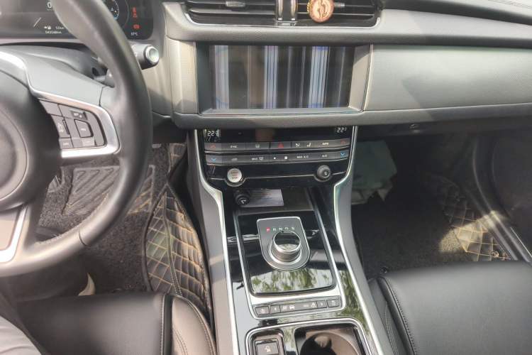 Used Jaguar XFL 2020 XFL 2.0T P200 Two-Wheel-Drive Elite Edition Audio And AC Panel