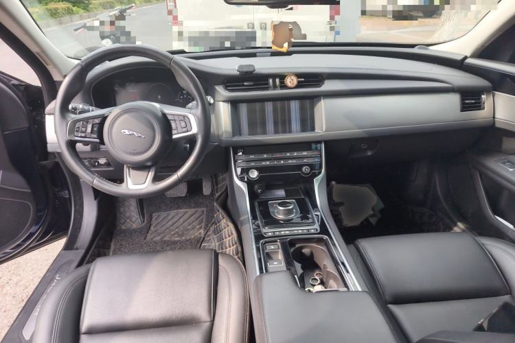 Used Jaguar XFL 2020 XFL 2.0T P200 Two-Wheel-Drive Elite Edition Center Console