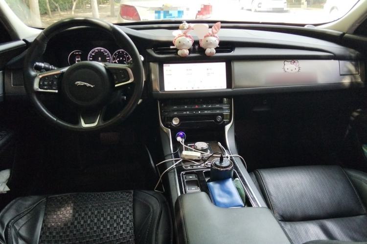 Used Jaguar XFL 2020 XFL 2.0T P250 Two-Wheel-Drive Luxury Edition Center Console