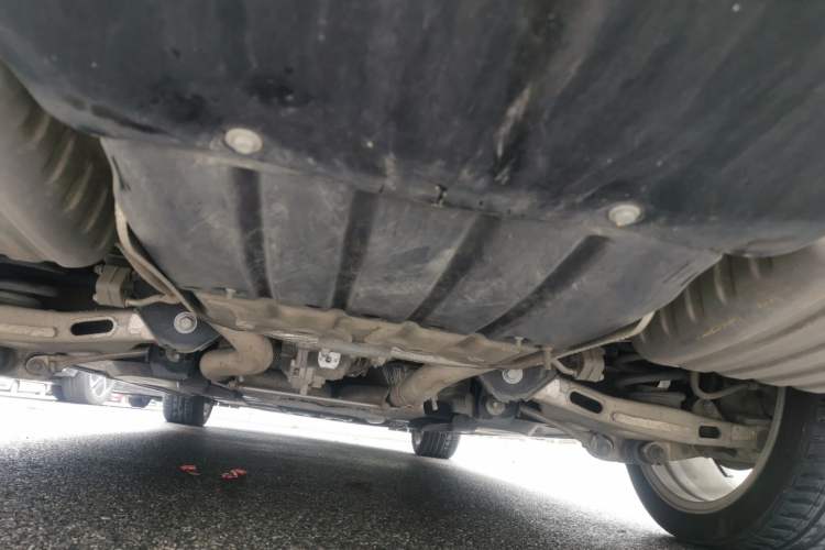 Used Jaguar XFL 2020 XFL 2.0T P200 Two-Wheel-Drive Rally Flag Edition Chassis Rear