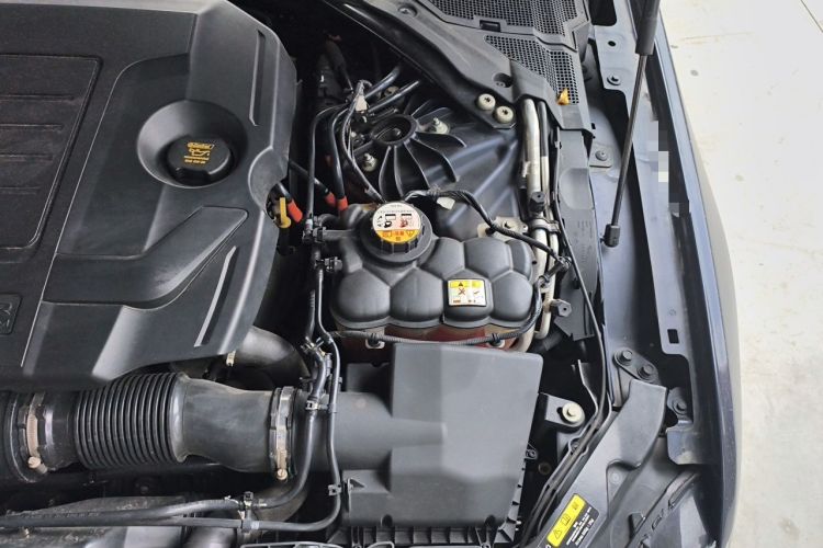 Used Jaguar XFL 2020 XFL 2.0T P200 Two-Wheel-Drive Elite Edition Engine Bay Left
