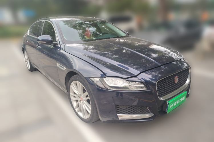 Used Jaguar XFL 2020 XFL 2.0T P250 Four-Wheel Drive Luxury Edition Front Right 45 Deg