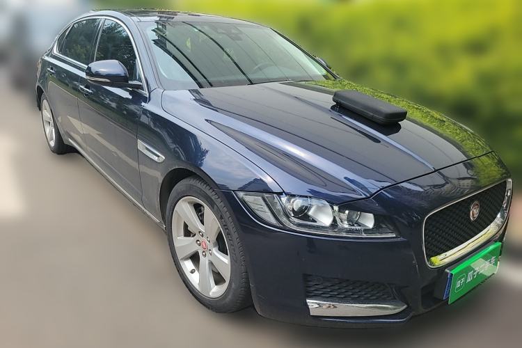 Used Jaguar XFL 2020 XFL 2.0T P200 Two-Wheel-Drive Windflower Edition Front Right 45 Deg