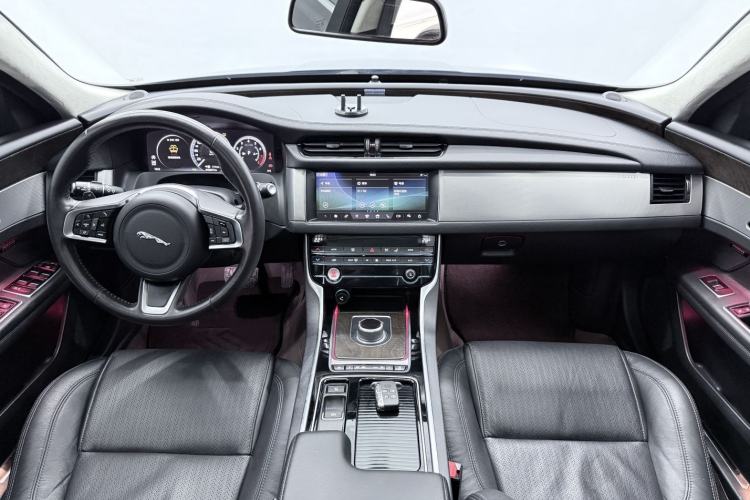 Used Jaguar XFL 2020 XFL 2.0T P250 Four-Wheel Drive Luxury Edition Interior 2