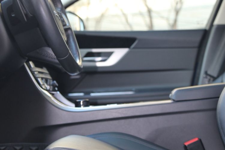 Used Jaguar XFL 2020 XFL 2.0T P200 Two-Wheel-Drive Elite Edition Interior 2