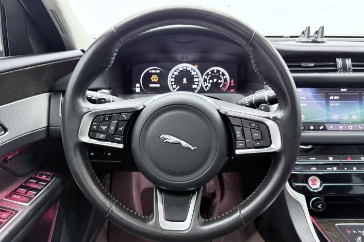 Used Jaguar XFL 2020 XFL 2.0T P250 Four-Wheel Drive Luxury Edition Interior 3
