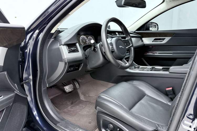 Used Jaguar XFL 2020 XFL 2.0T P250 Four-Wheel Drive Luxury Edition Interior 5
