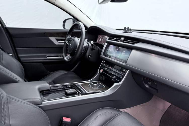 Used Jaguar XFL 2020 XFL 2.0T P250 Four-Wheel Drive Luxury Edition Interior 7
