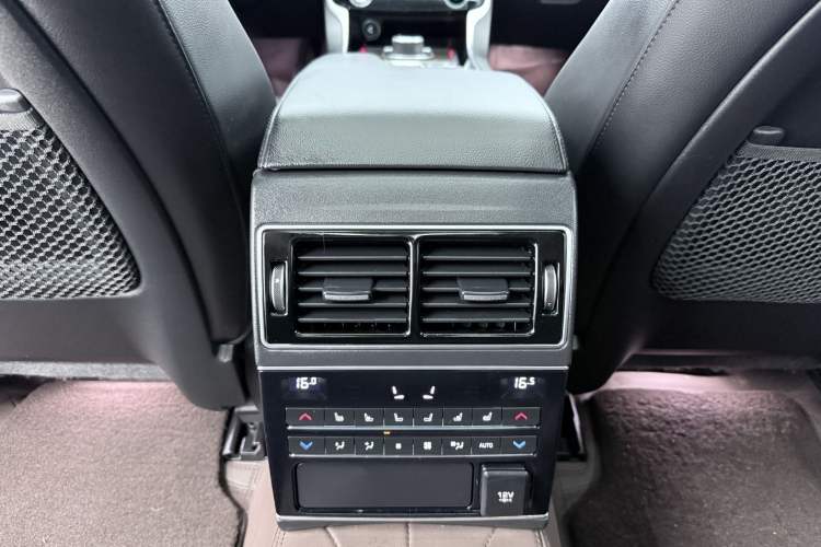 Used Jaguar XFL 2020 XFL 2.0T P250 Four-Wheel Drive Luxury Edition Interior 9