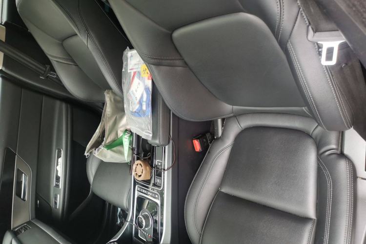 Used Jaguar XFL 2020 XFL 2.0T P200 Two-Wheel-Drive Rally Flag Edition Left Front Seat