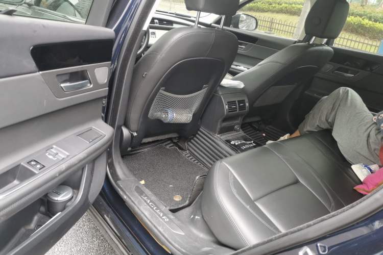 Used Jaguar XFL 2020 XFL 2.0T P200 Two-Wheel-Drive Rally Flag Edition Left Rear Seat