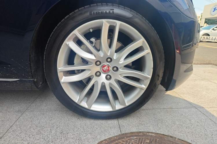 Used Jaguar XFL 2020 XFL 2.0T P250 Four-Wheel Drive Luxury Edition Right Front Wheel Hub