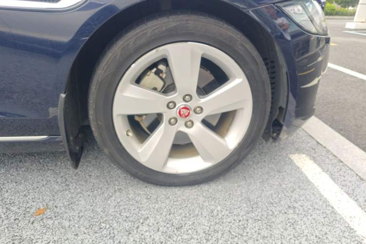 Used Jaguar XFL 2020 XFL 2.0T P200 Two-Wheel-Drive Elite Edition Right Front Wheel Hub