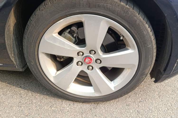 Used Jaguar XFL 2020 XFL 2.0T P200 Two-Wheel-Drive Elite Edition Right Front Wheel Hub