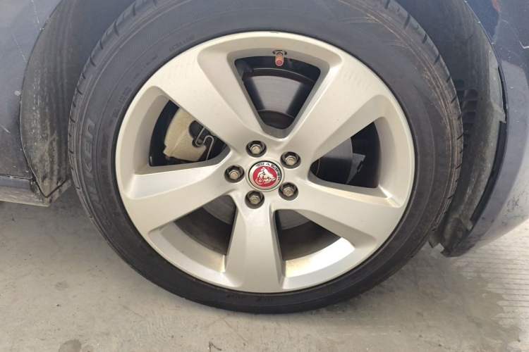 Used Jaguar XFL 2020 XFL 2.0T P200 Two-Wheel-Drive Elite Edition Right Front Wheel Hub