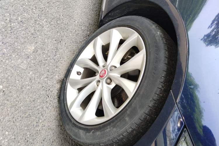 Used Jaguar XFL 2020 XFL 2.0T P250 Two-Wheel-Drive Luxury Edition Right Front Wheel Hub