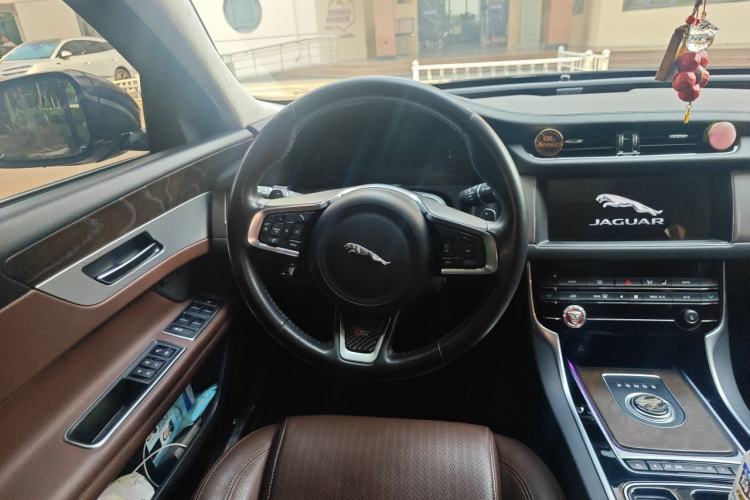 Used Jaguar XFL 2020 XFL 2.0T P250 Four-Wheel Drive Luxury Edition Steering Wheel