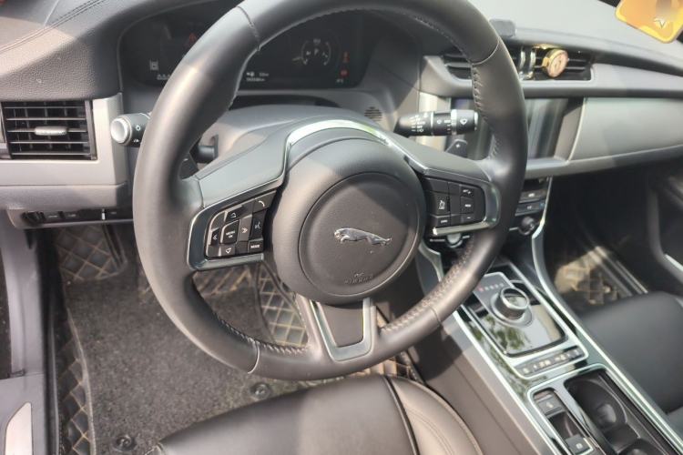 Used Jaguar XFL 2020 XFL 2.0T P200 Two-Wheel-Drive Elite Edition Steering Wheel