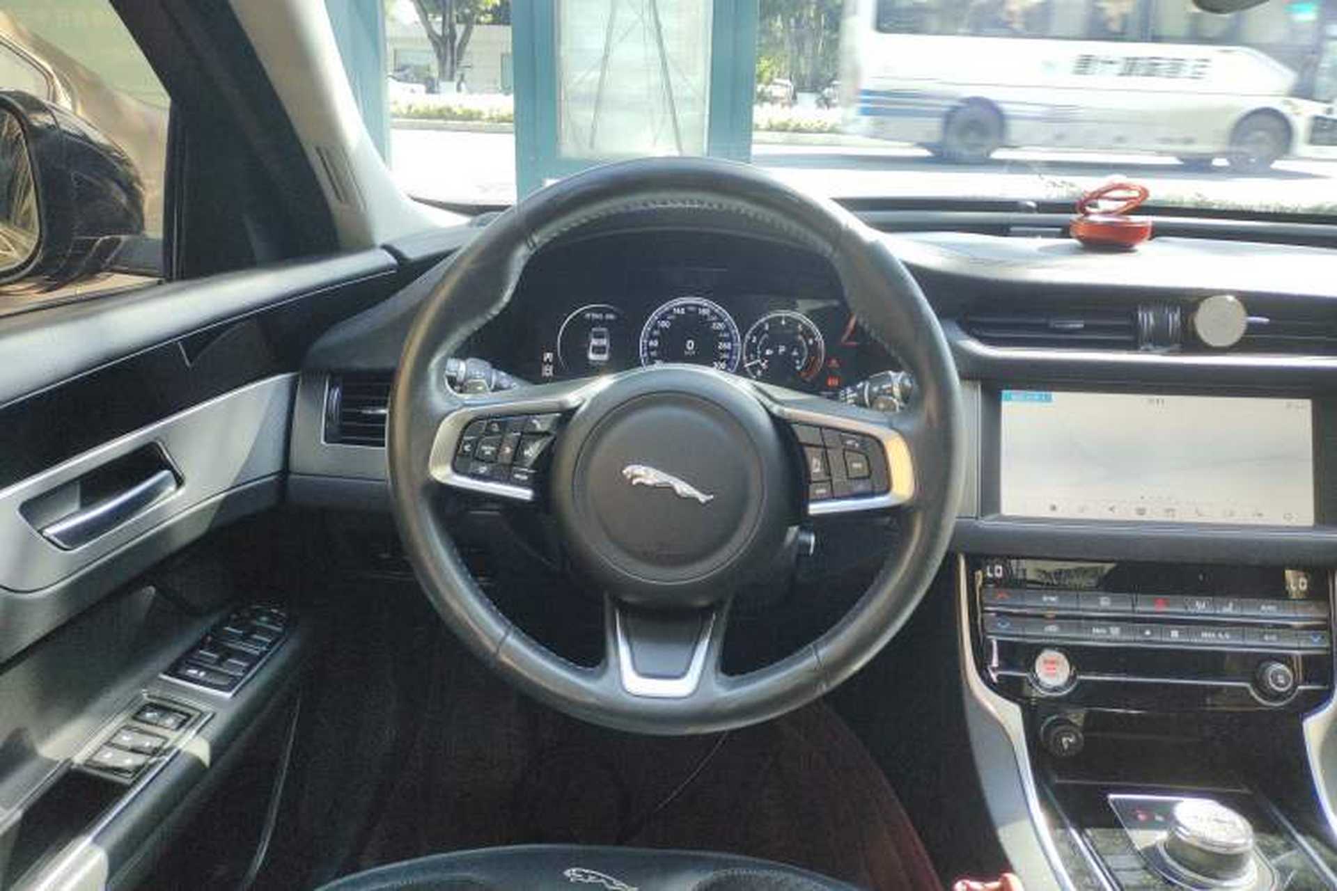 Used Jaguar XFL 2020 XFL 2.0T P200 Two-Wheel-Drive Elite Edition Steering Wheel