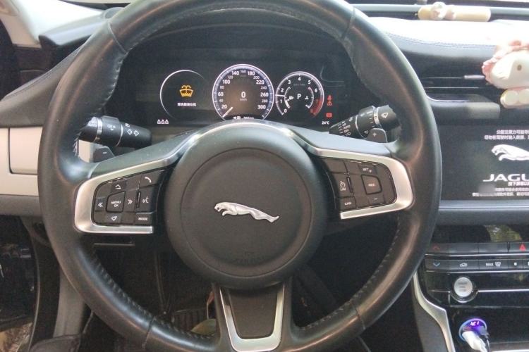 Used Jaguar XFL 2020 XFL 2.0T P250 Two-Wheel-Drive Luxury Edition Steering Wheel