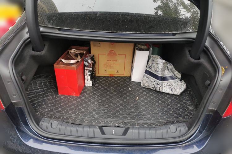 Used Jaguar XFL 2020 XFL 2.0T P200 Two-Wheel-Drive Rally Flag Edition Trunk