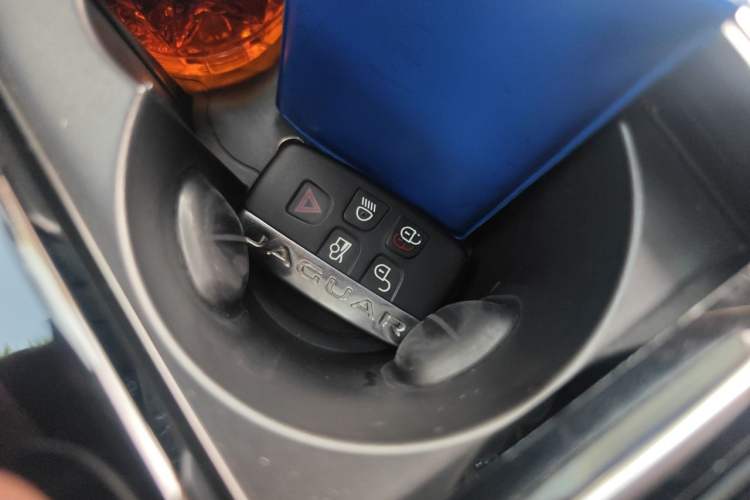 Used Jaguar XFL 2020 XFL 2.0T P250 Four-Wheel Drive Luxury Edition Vehicle Key