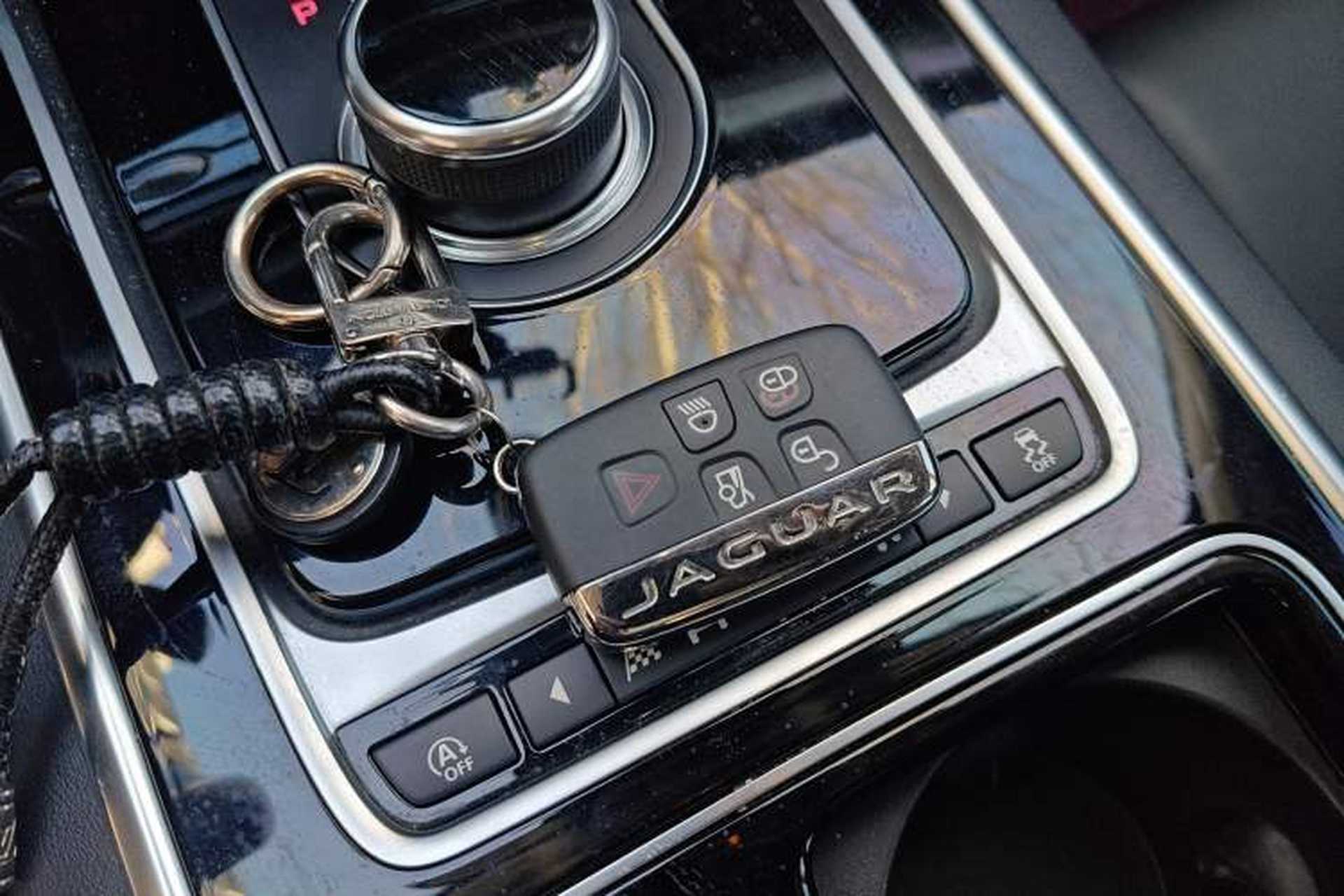 Used Jaguar XFL 2020 XFL 2.0T P200 Two-Wheel-Drive Rally Flag Edition Vehicle Key
