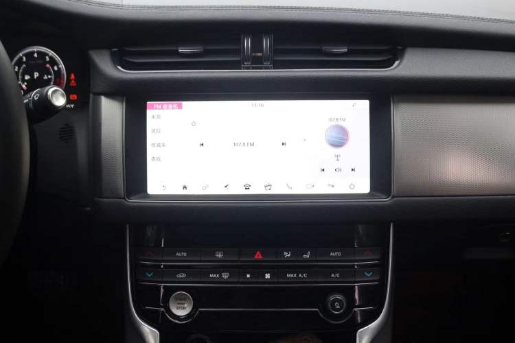 Used Jaguar XFL 2020 XFL 2.0T P250 Four-Wheel Drive Luxury Edition Audio And AC Panel