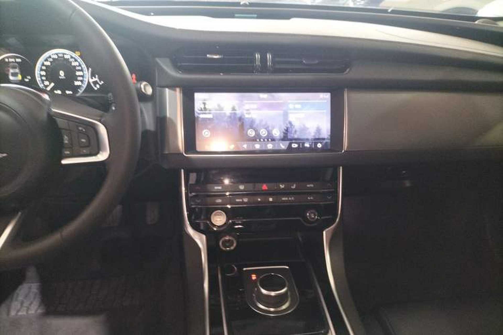 Used Jaguar XFL 2020 XFL 2.0T P200 Two-Wheel-Drive Elite Edition Audio And AC Panel
