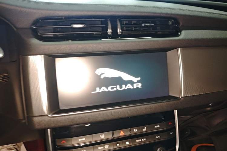 Used Jaguar XFL 2020 XFL 2.0T P200 Two-Wheel-Drive Elite Edition Audio And AC Panel