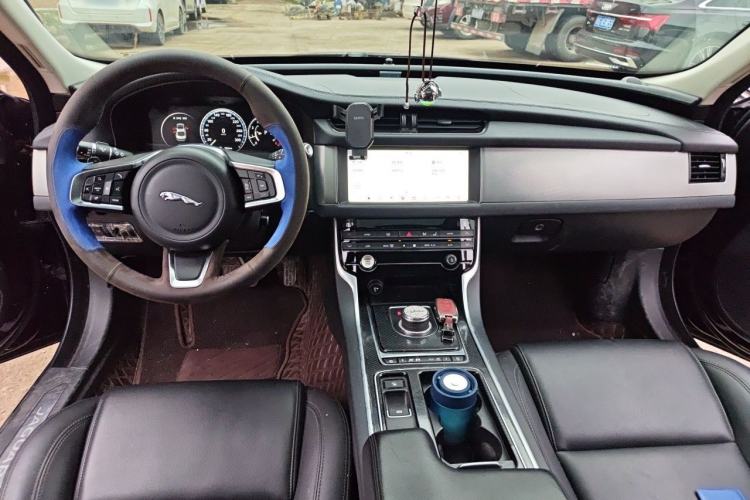 Used Jaguar XFL 2020 XFL 2.0T P200 Two-Wheel-Drive Elite Edition Center Console