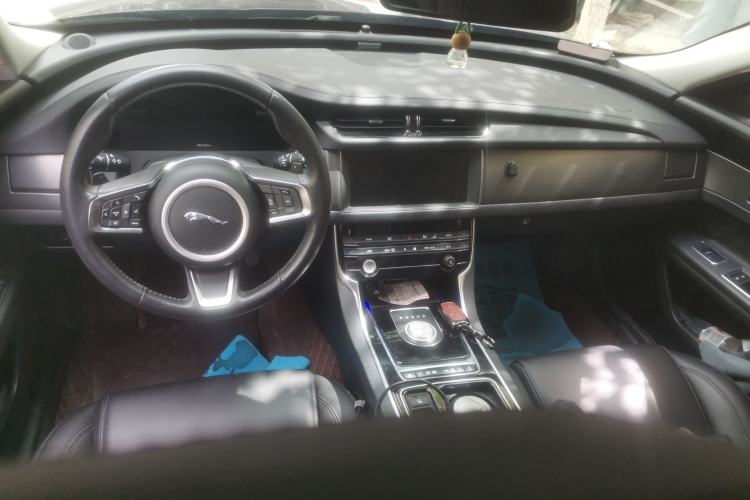 Used Jaguar XFL 2020 XFL 2.0T P200 Two-Wheel-Drive Rally Flag Edition Center Console