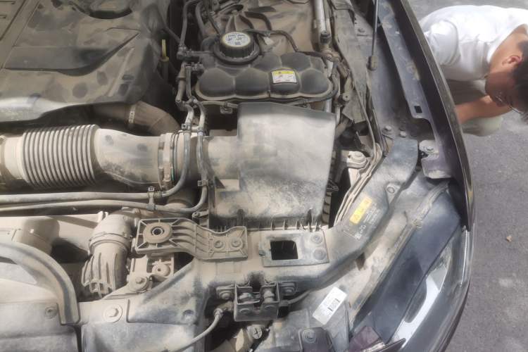 Used Jaguar XFL 2020 XFL 2.0T P200 Two-Wheel-Drive Rally Flag Edition Engine Bay Left