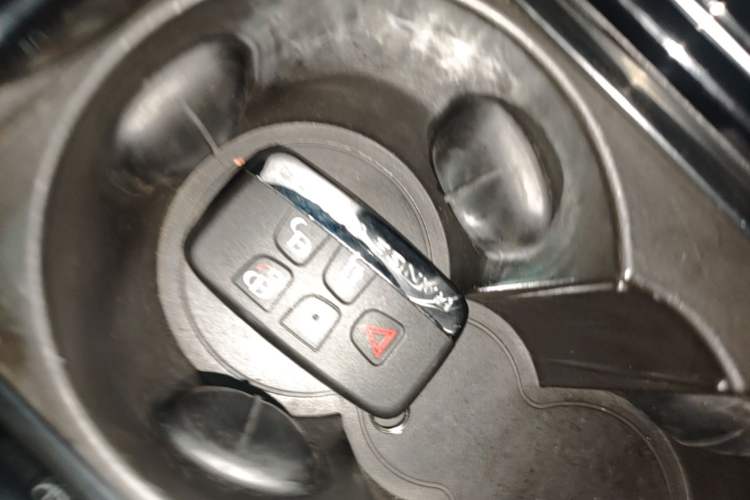 Used Jaguar XFL 2020 XFL 2.0T P200 Two-Wheel-Drive Elite Edition Interior 1