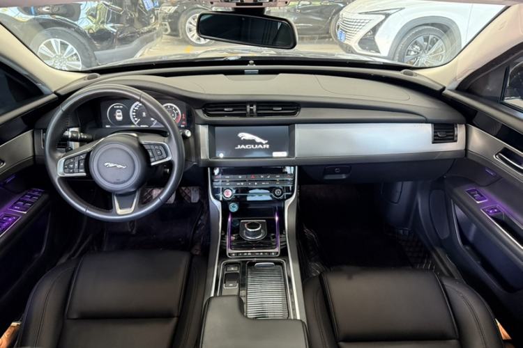 Used Jaguar XFL 2020 XFL 2.0T P200 Two-Wheel-Drive Elite Edition Interior 1