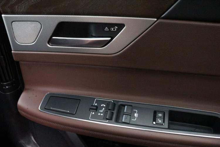 Used Jaguar XFL 2020 XFL 2.0T P250 Four-Wheel Drive Luxury Edition Interior 10