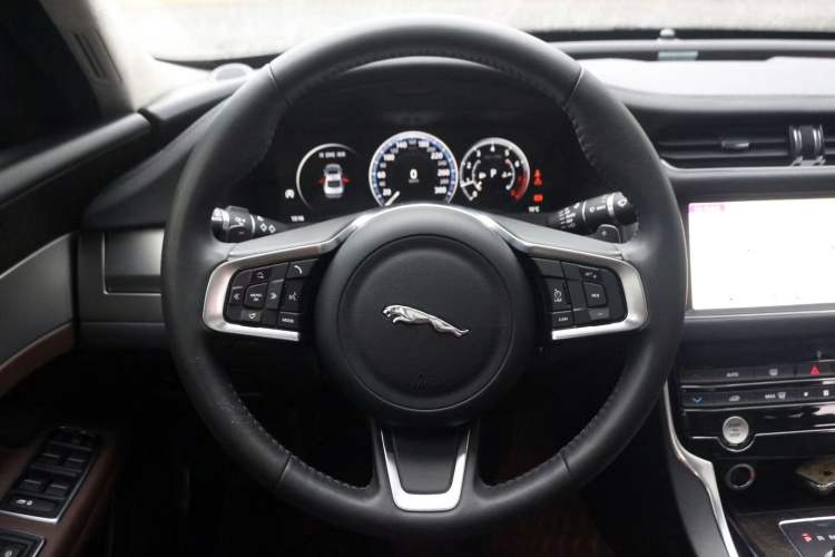 Used Jaguar XFL 2020 XFL 2.0T P250 Four-Wheel Drive Luxury Edition Interior 2