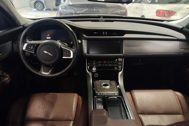 Used Jaguar XFL 2020 XFL 2.0T P250 Four-Wheel Drive Luxury Edition Interior 2