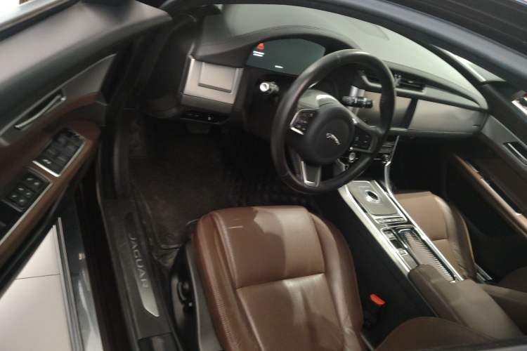 Used Jaguar XFL 2020 XFL 2.0T P250 Four-Wheel Drive Luxury Edition Interior 3