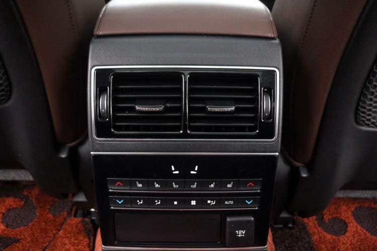 Used Jaguar XFL 2020 XFL 2.0T P250 Four-Wheel Drive Luxury Edition Interior 4