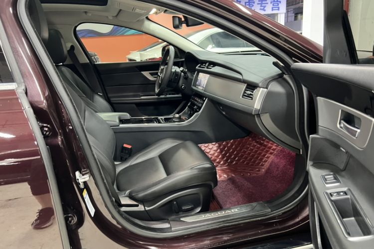 Used Jaguar XFL 2020 XFL 2.0T P200 Two-Wheel-Drive Elite Edition Interior 6