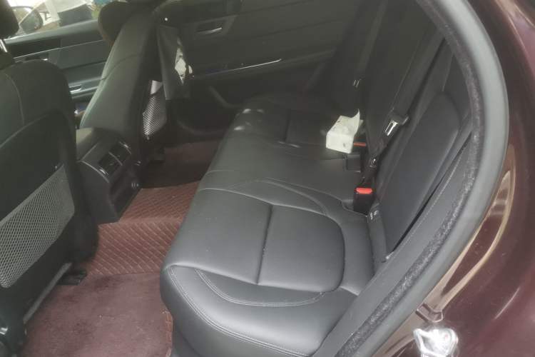 Used Jaguar XFL 2020 XFL 2.0T P200 Two-Wheel-Drive Rally Flag Edition Left Rear Seat