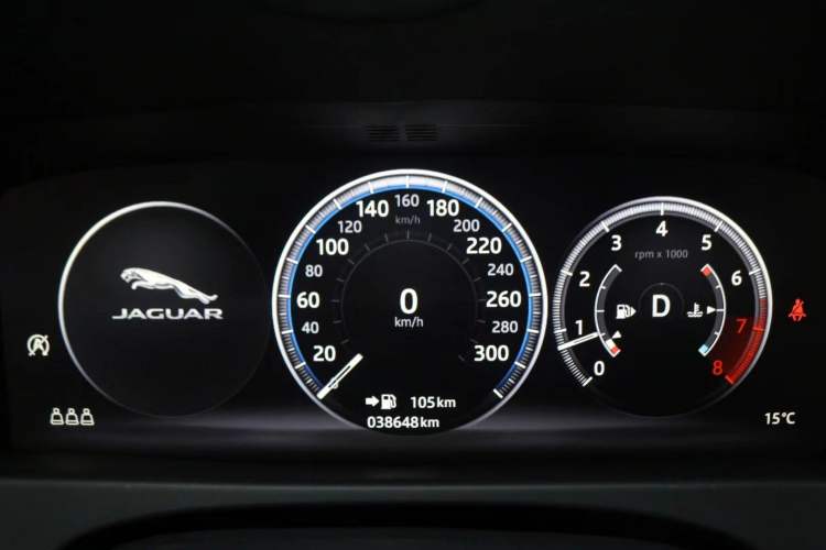 Used Jaguar XFL 2020 XFL 2.0T P250 Four-Wheel Drive Luxury Edition Odometer Close Up
