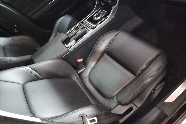 Used Jaguar XFL 2020 XFL 2.0T P200 Two-Wheel-Drive Elite Edition Right Front Seat
