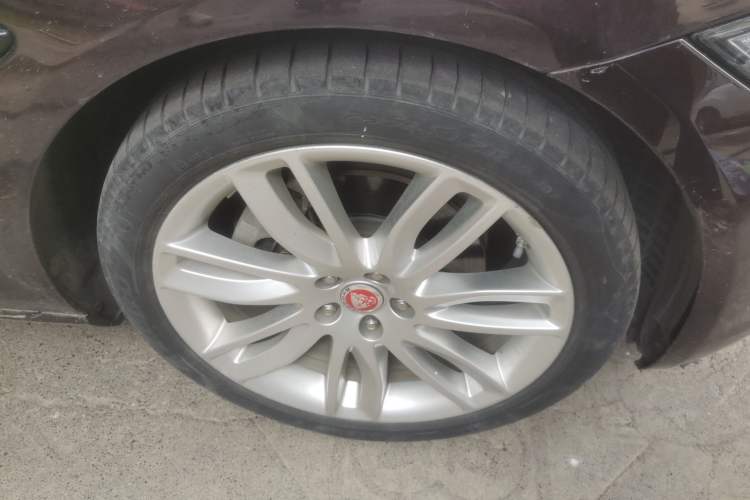 Used Jaguar XFL 2020 XFL 2.0T P200 Two-Wheel-Drive Rally Flag Edition Right Front Wheel Hub